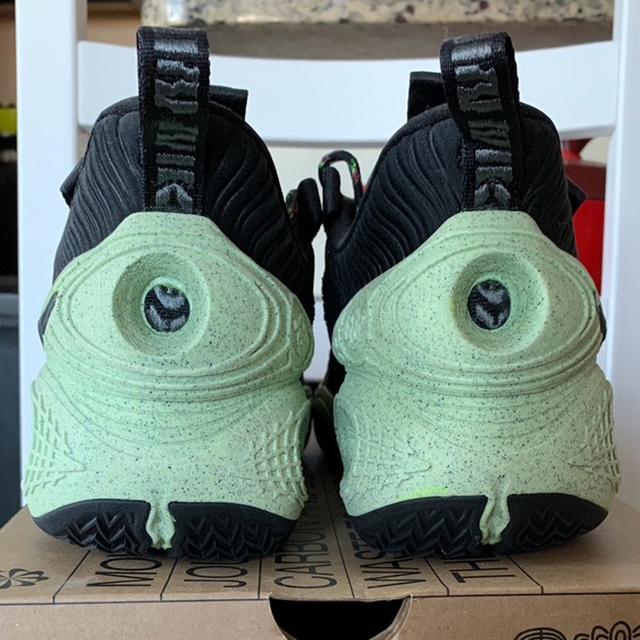 NIKE COSMIC UNITY 1.0 MENS BASKETBALL SHOE SIZE 10 - Picture 7 of 8